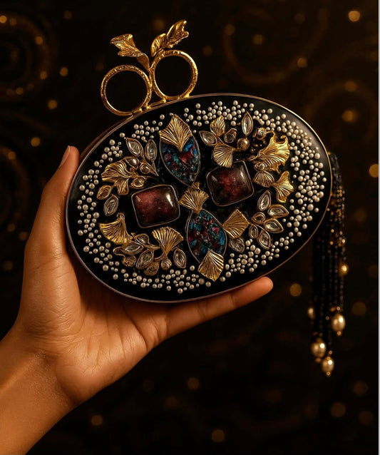 Sea shell clutch
